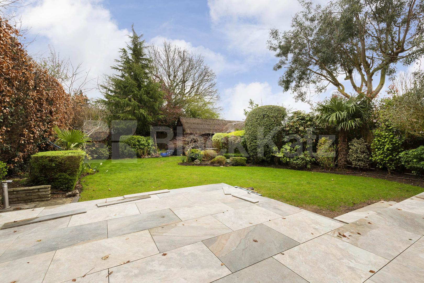 Super 5 bed 2 bath family home with a stunning cinema room and garden Barnet Gate Lane, Arkley Barnet